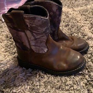Boys Ariat camo boots